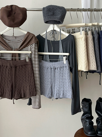 Női 3/4 hosszúságú kötött nadrág, magas derék, poliészter (70–80%), mikro-elasztikus, vasalásmentes