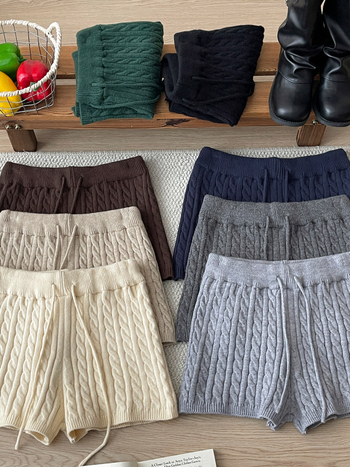 Női 3/4 hosszúságú kötött nadrág, magas derék, poliészter (70–80%), mikro-elasztikus, vasalásmentes