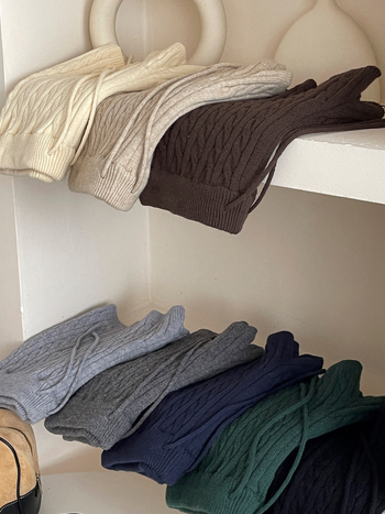 Női 3/4 hosszúságú kötött nadrág, magas derék, poliészter (70–80%), mikro-elasztikus, vasalásmentes