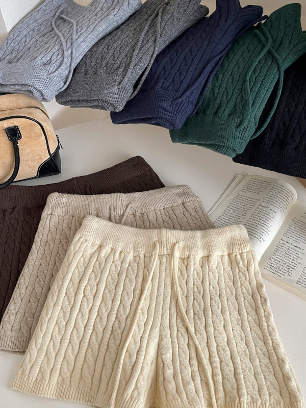 Női 3/4 hosszúságú kötött nadrág, magas derék, poliészter (70–80%), mikro-elasztikus, vasalásmentes