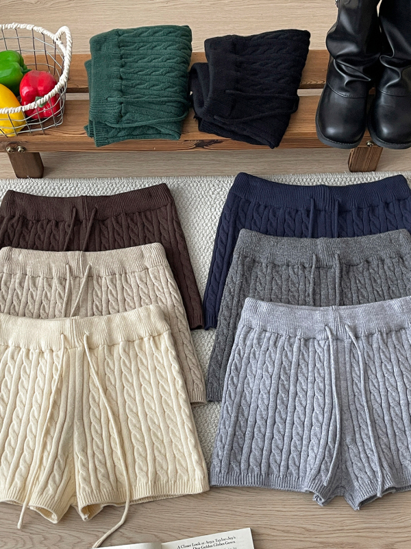 Női 3/4 hosszúságú kötött nadrág, magas derék, poliészter (70–80%), mikro-elasztikus, vasalásmentes