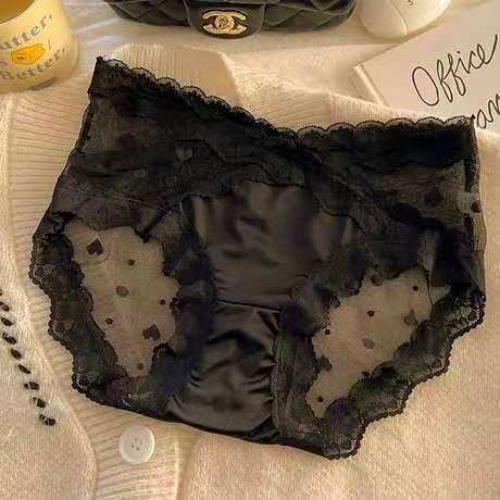 Ženske čipkaste bikini gaćice s pamukom u području prepona; prozračne, antibakterijske, brzo se suše; nylon smjesa.