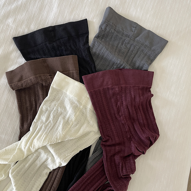 Damske najlon hulahopke, tanke, sadržaj najlona 85–90%, dobna skupina 18–40 godina, izlazak jeseni 2024