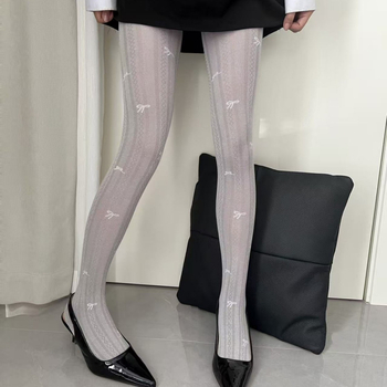 Pamukaste tajice s uzorkom mašne, s čarapama, srednje debljine, prozračne i upijaju znoj, sadržaj pamuka 30–50%