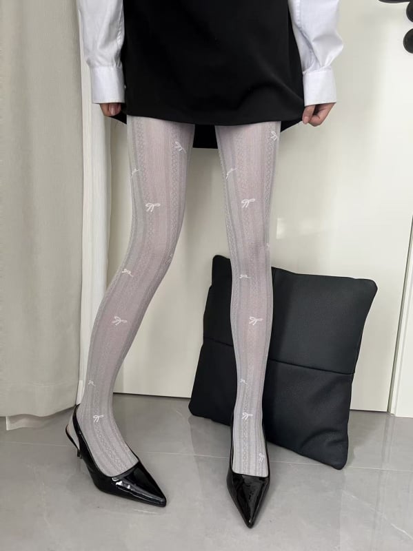 Pamukaste tajice s uzorkom mašne, s čarapama, srednje debljine, prozračne i upijaju znoj, sadržaj pamuka 30–50%