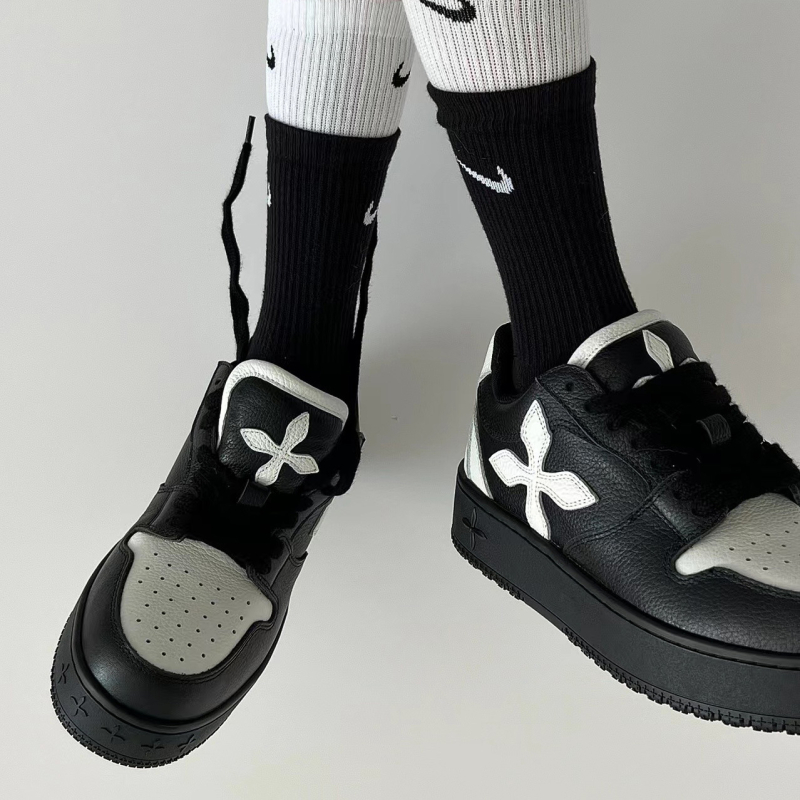 Ženske patike za skateboard s podizanjem visine, retro casual stil; gornji dio: super vlakno; potplat: gumeni; unutrašnjost: umjetna koža; zatvaranje: prednje vezanje; funkcija: povećanje visine