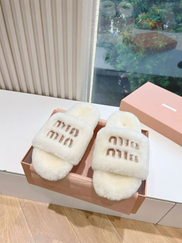 Papuci de casă pentru femei din lână de miel, într-un singur model — partea superioară din velur, căptușeală din shearling, talpă din cauciuc, slip-on, model dungat