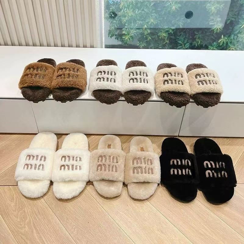 Papuci de casă pentru femei din lână de miel, într-un singur model — partea superioară din velur, căptușeală din shearling, talpă din cauciuc, slip-on, model dungat