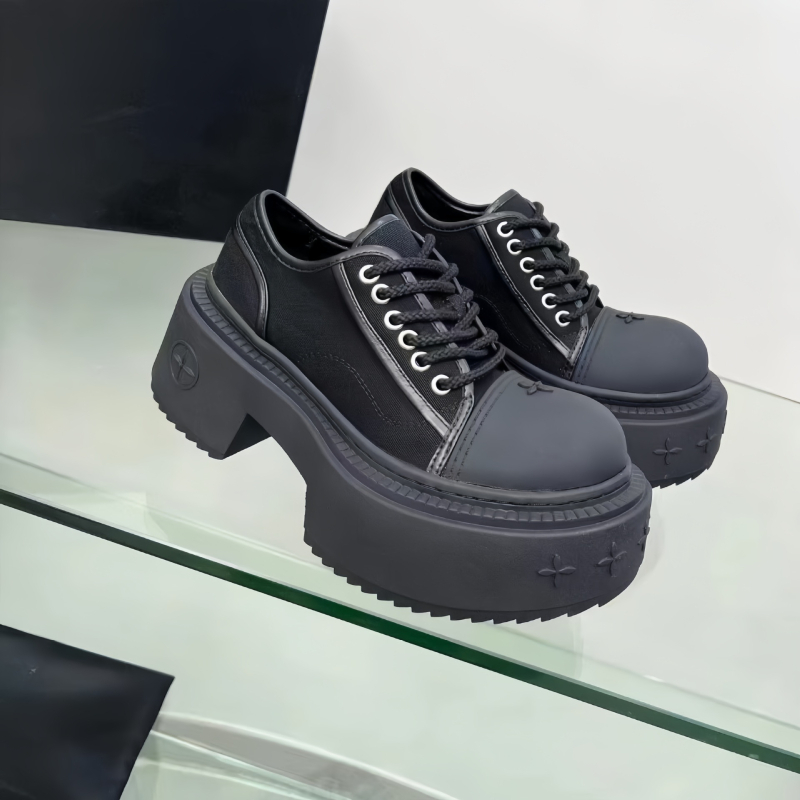 Derby kingad – ümmarguse ninaga, veisliha nahk, veepõhja värviga nahk, eesmine luku kinnis, TPR kannatala, kand 6–8 cm