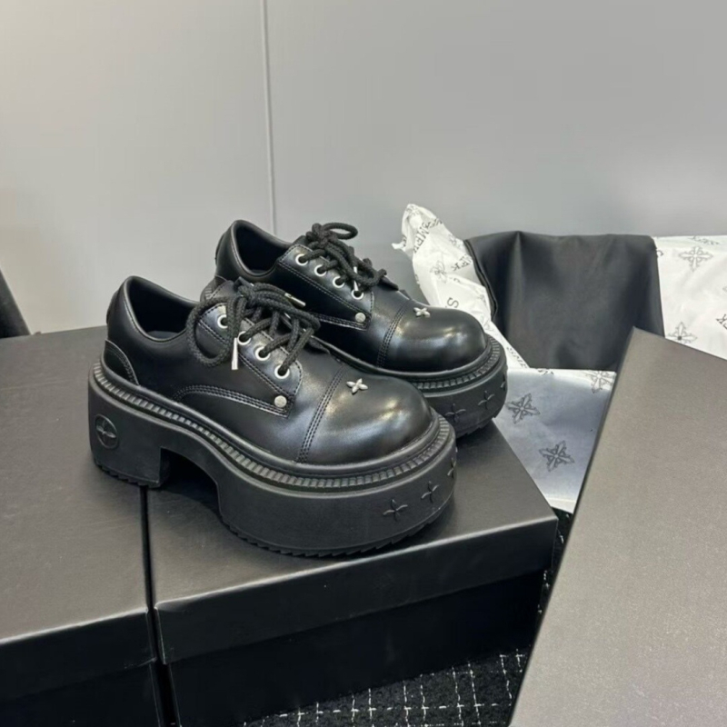 Derby kingad – ümmarguse ninaga, veisliha nahk, veepõhja värviga nahk, eesmine luku kinnis, TPR kannatala, kand 6–8 cm