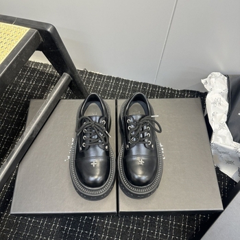 Platvormi Derby naiste kingad, pealisk: ehtne nahk, nööriga kinnitused, ümar varvas, paks padi, konts 6–8 cm