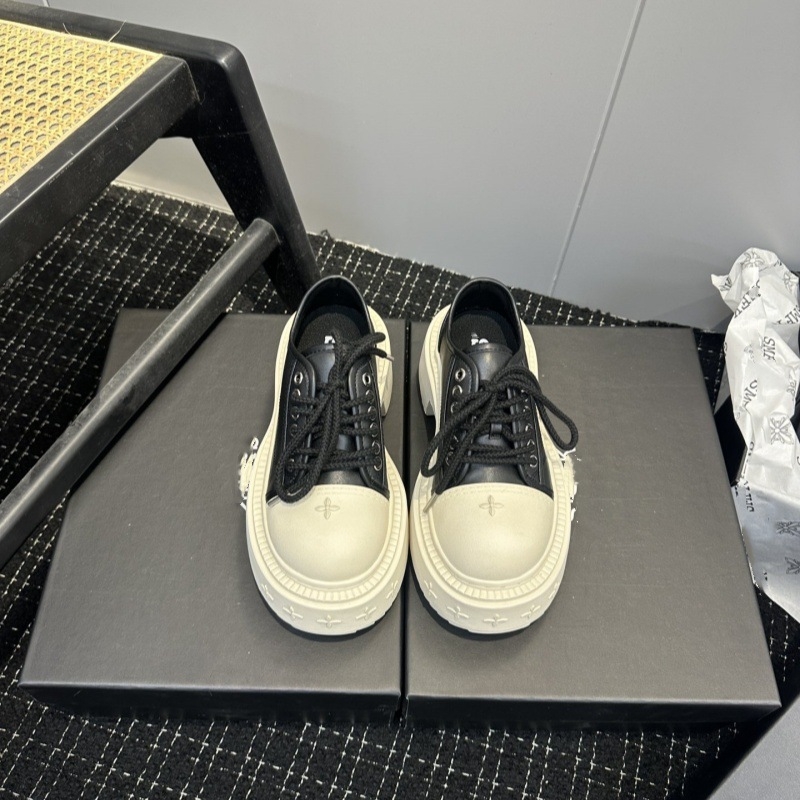 Platvormi Derby naiste kingad, pealisk: ehtne nahk, nööriga kinnitused, ümar varvas, paks padi, konts 6–8 cm