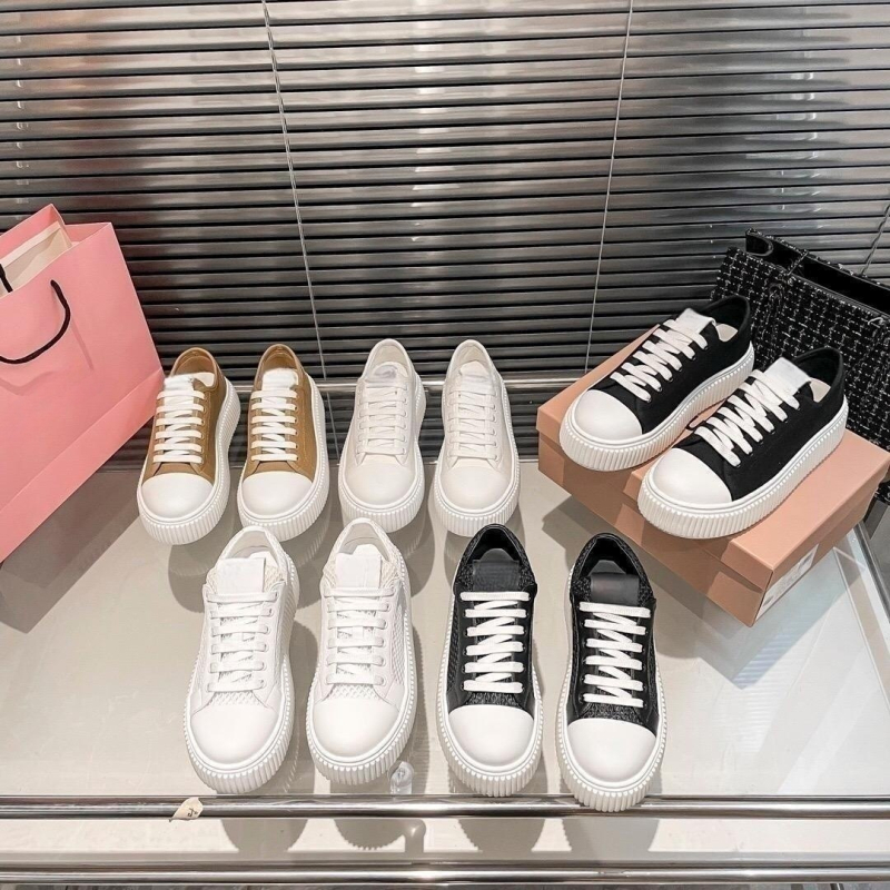 Sievietēm paredzētas auduma kedas ar biezu zolēm, priekšējie šņorējumi, zems profils, elpojošas ikdienas kedas