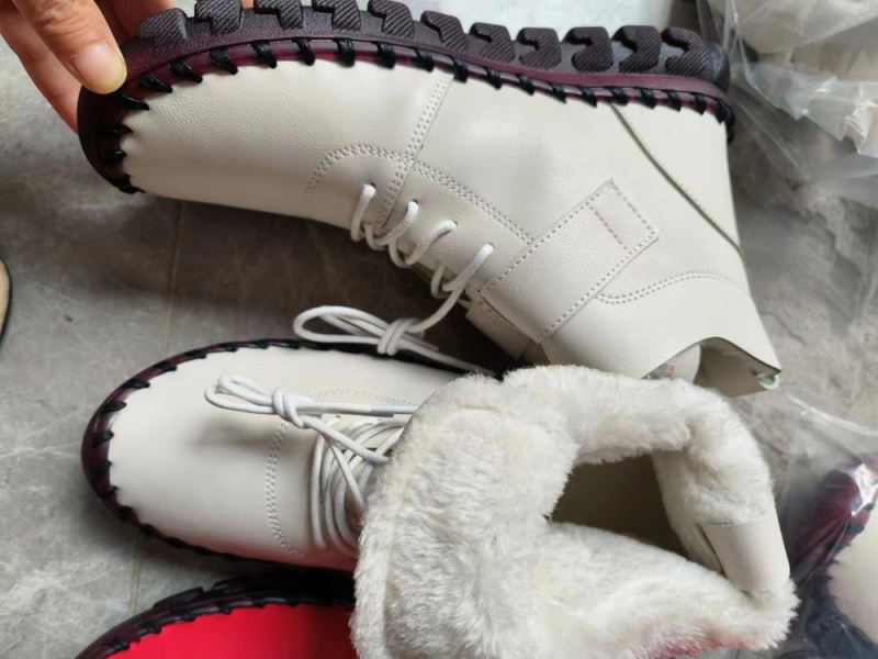 Naiste soojad saapad PU ülaosaga, kummist talla, Velcro sulgemine, kunstliku karusnaha vooder, madal paks kann