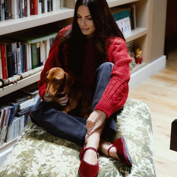 Naistele Mary Jane kingad veluurist — igapäevaseks kandmiseks, ümmarguse varbaga, klambri kinnitusega, madal ülaosa, lame tall