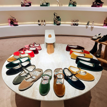 Naistele Mary Jane kingad veluurist — igapäevaseks kandmiseks, ümmarguse varbaga, klambri kinnitusega, madal ülaosa, lame tall