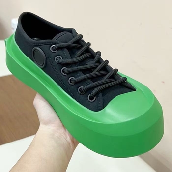 Naiste lace-up tossud platvormiga, madala ülaosaga, kummist talla, lamba naha sisetald