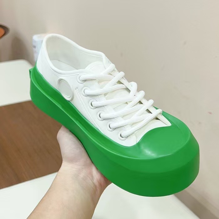 Naiste lace-up tossud platvormiga, madala ülaosaga, kummist talla, lamba naha sisetald