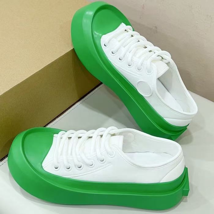 Naiste lace-up tossud platvormiga, madala ülaosaga, kummist talla, lamba naha sisetald