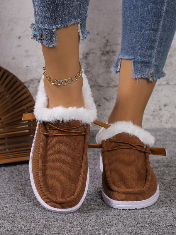 Ženske snježne čizme – podstavljena unutrašnjost, gornji dio od pamuk tkanine, gumena potplat, kratka visina čizme, muffin peta 3 cm