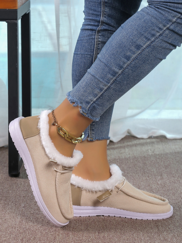 Ženske snježne čizme – podstavljena unutrašnjost, gornji dio od pamuk tkanine, gumena potplat, kratka visina čizme, muffin peta 3 cm