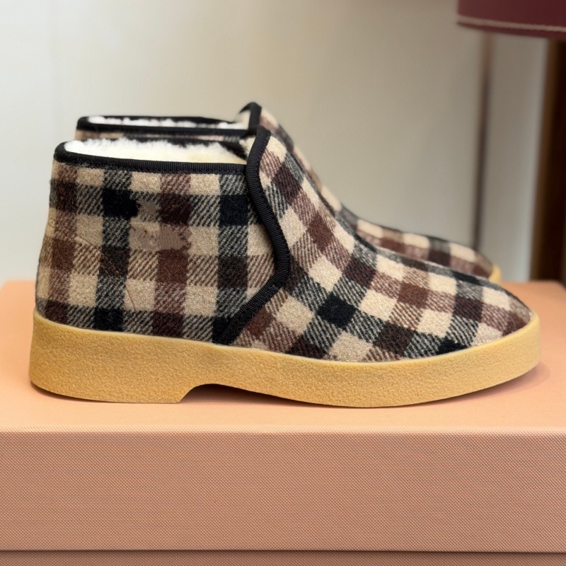 Ženske zimske čizme - visok gornji dio, okrugli vrh prsta, gornji dio od nubuka teleće kože, vunena unutarnja podstava, gumena potplata