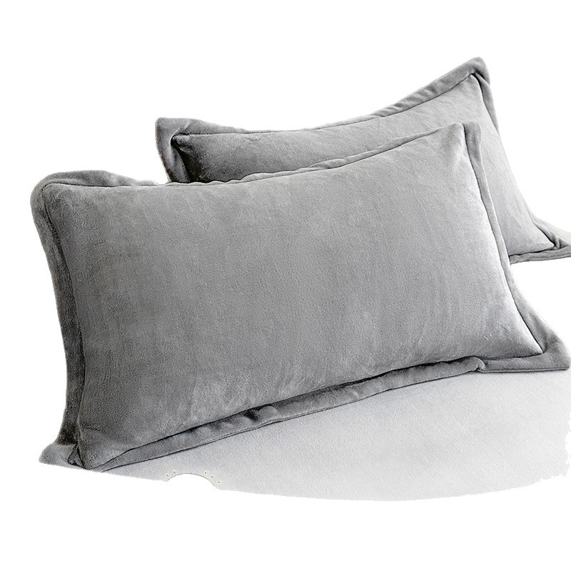 Jastučnica od velura – materijal velur, reaktivno bojanje, ravno tkanje, moderni minimalistički stil.