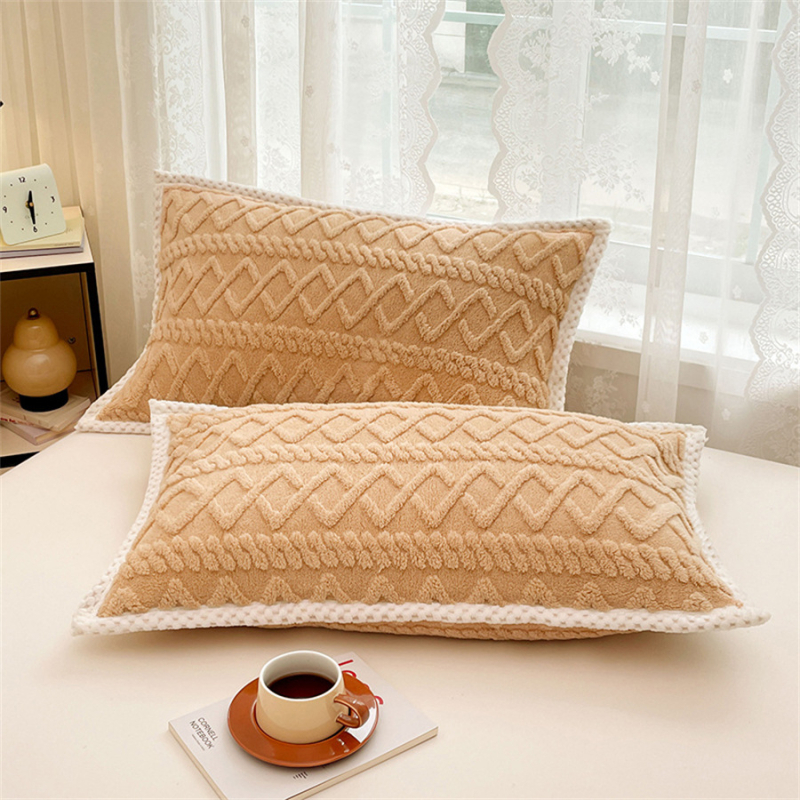 Jastučnica – moderan minimalistički dizajn; 100% poliester; reaktivni ispis i bojanje; tkanina: drugi; obrada i prilagodba dostupni