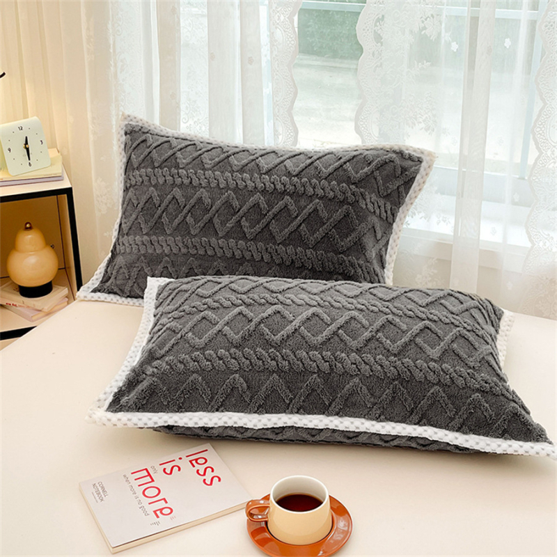 Jastučnica – moderan minimalistički dizajn; 100% poliester; reaktivni ispis i bojanje; tkanina: drugi; obrada i prilagodba dostupni