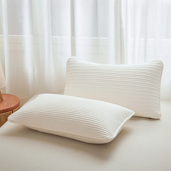 Jastučnica s izolacijskim jezgrom, kapitonirana, vodootporna i otporna na ulje, materijal poliester-bavalo