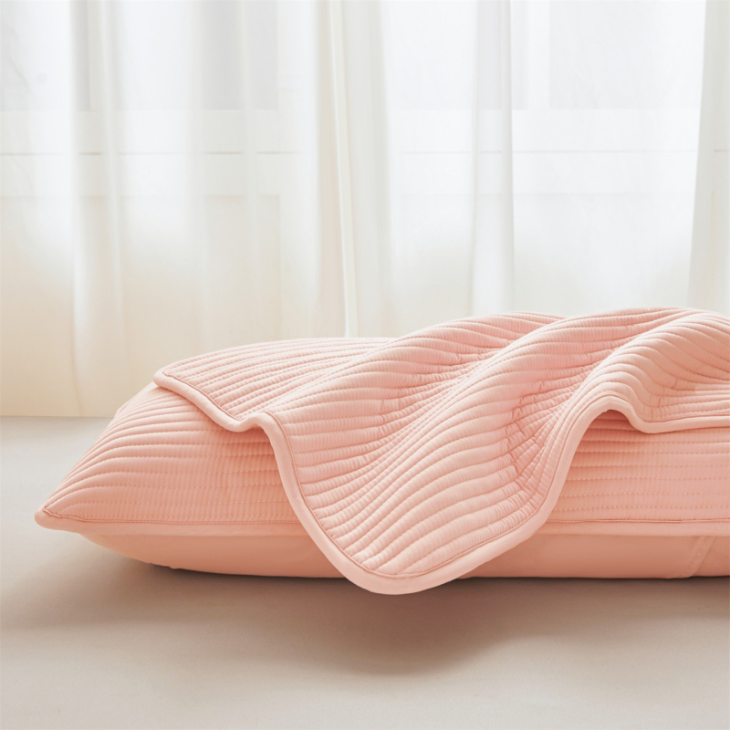 Jastučnica s izolacijskim jezgrom, kapitonirana, vodootporna i otporna na ulje, materijal poliester-bavalo