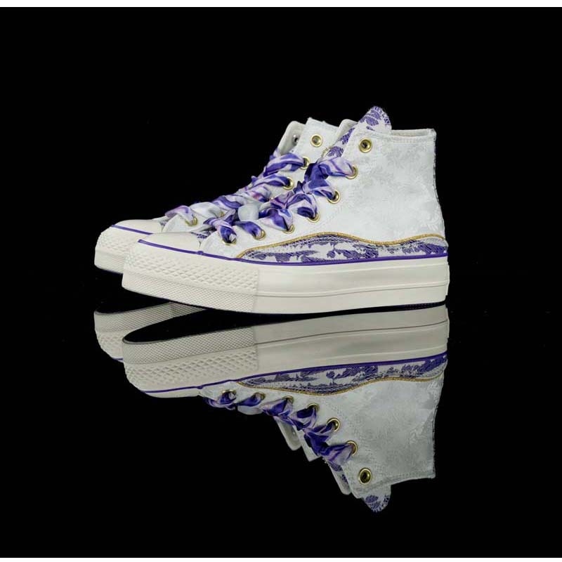 Unisex kanvas augstās kedas ar vulkanizētu gumijas zoli, elpojošu augšējo daļu un priekšējo aukļu aizdari.