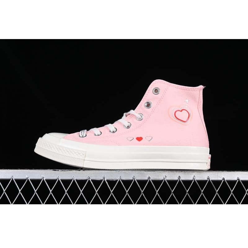 Unisex kanvas augstās kedas ar vulkanizētu gumijas zoli, elpojošu augšējo daļu un priekšējo aukļu aizdari.