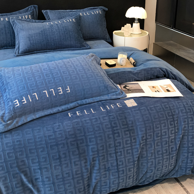 Komplet posteljine od mliječnog velūra s izveznim uzorkom, antistatijski, debeli, reaktivno bojano