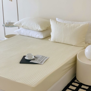 Pamukasti quiltani set za pokrivač kreveta s zaštitom madraca, minimalistički dizajn sa širokim prugama, za krevetu duljine 1,8 m
