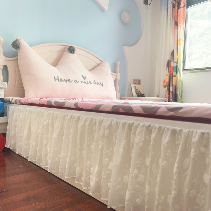 Prekrivač za krevet s Velcro kopčama, odvojiva posteljna suknja, romantičan gazni stil, uzorak 69850, vlaknasto farbanje, reaktivno tiskanje, materijal: svila s floralnim uzorkom