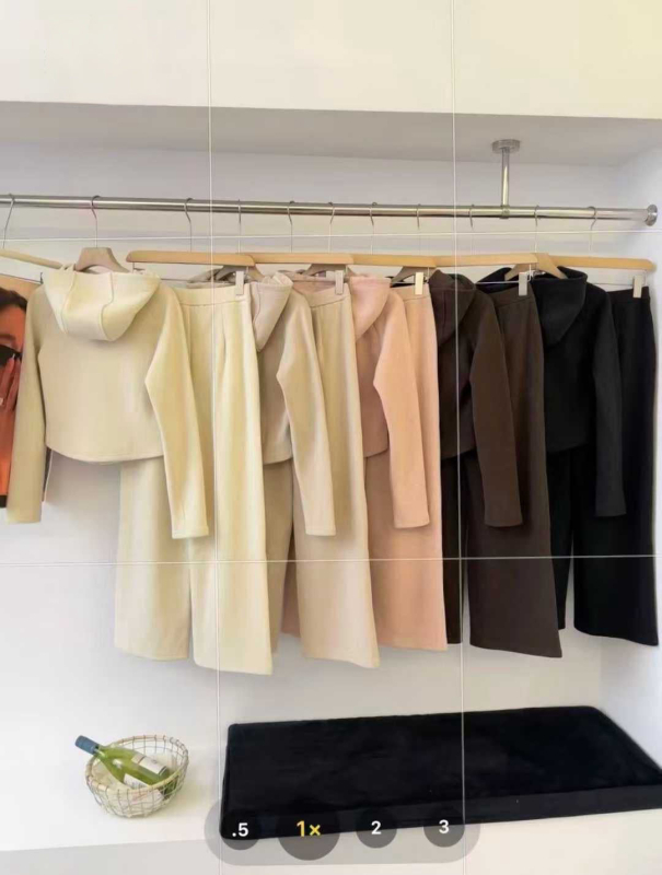 Ženski kapuljačom se nosi jesen-zimu, od vune i Tencel smjese, suženi kroj, kratka jakna i ravne hlače