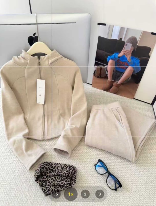 Ženski kapuljačom se nosi jesen-zimu, od vune i Tencel smjese, suženi kroj, kratka jakna i ravne hlače