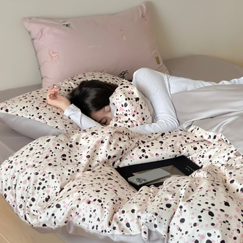 Set de pat 4 piese din bumbac cu fibre lungi, țesătură satin, imprimare reactive, model desen animat, greutate 3500–4000 g