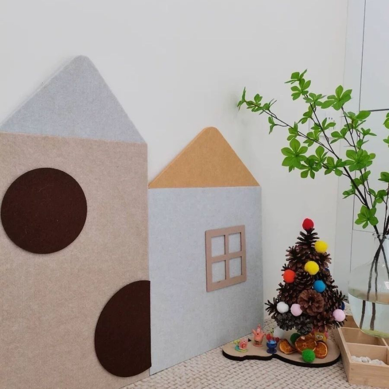 Casă 3D din fetru pentru perete – stil desene animate, model geometric abstract, poliester, personalizare disponibilă, potrivit pentru sufragerie, dormitor, birou