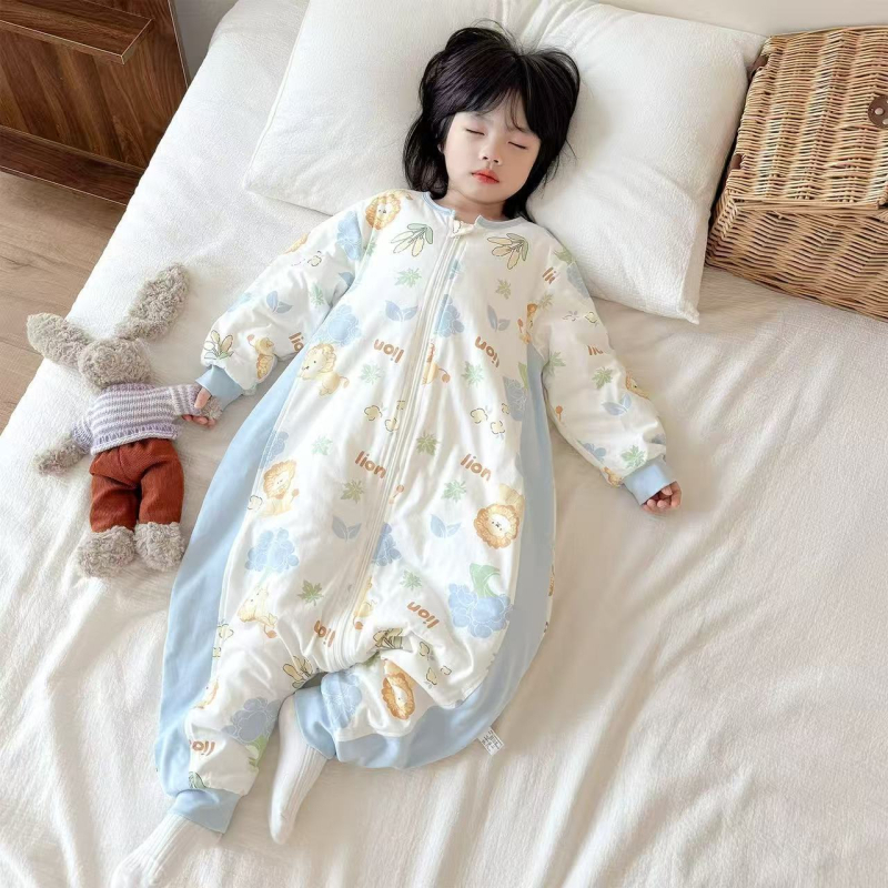Spavaća vreća za bebe – zimska, pamuk 100%, lagano punjenje, odvojene noge, motiv crtić, zatvarač