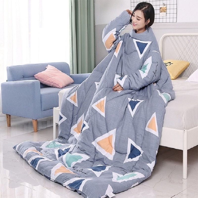 Cuvertură cu mâneci și pernă, căptușeală pluș pentru vârstnici — pătură purtabilă de iarnă pentru utilizatorii de scaun cu rotile; greutate maximă 0,5 kg; material din bumbac 100%; țesătură: brushed, țesătură simplă; umplutură 90–100% fibră chimică