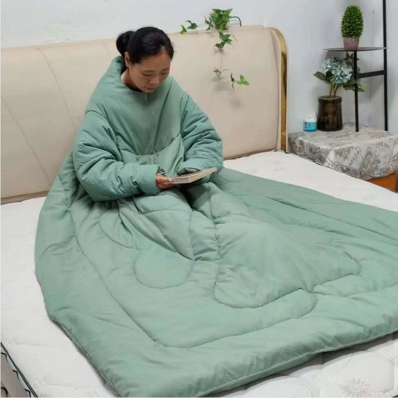 Cuvertură cu mâneci și pernă, căptușeală pluș pentru vârstnici — pătură purtabilă de iarnă pentru utilizatorii de scaun cu rotile; greutate maximă 0,5 kg; material din bumbac 100%; țesătură: brushed, țesătură simplă; umplutură 90–100% fibră chimică