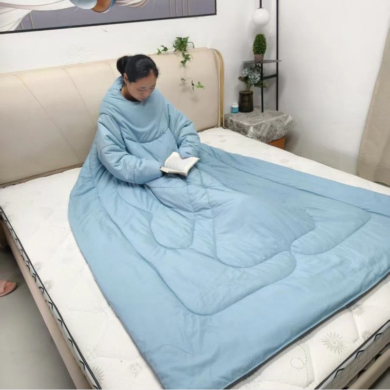 Cuvertură cu mâneci și pernă, căptușeală pluș pentru vârstnici — pătură purtabilă de iarnă pentru utilizatorii de scaun cu rotile; greutate maximă 0,5 kg; material din bumbac 100%; țesătură: brushed, țesătură simplă; umplutură 90–100% fibră chimică