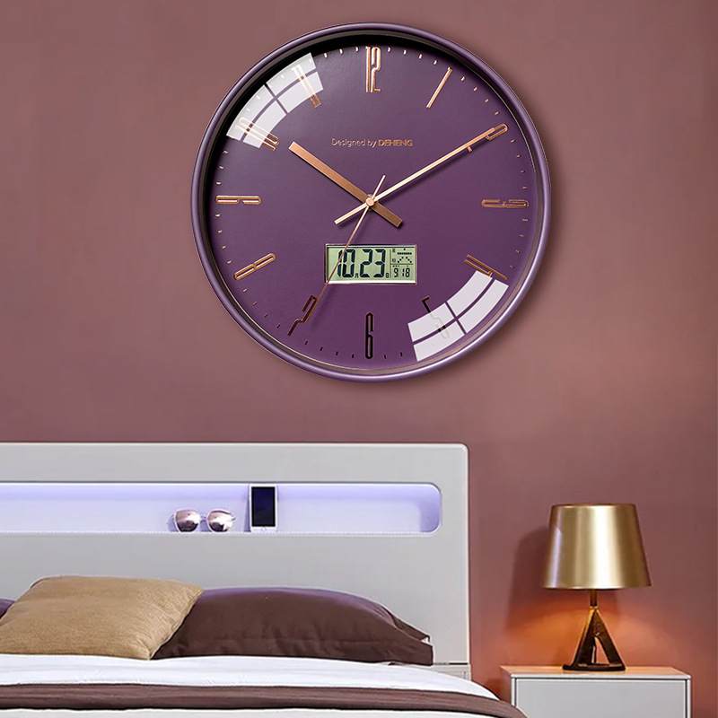 Zidni sat s LCD zaslonom, kalendar, tih hod, napajan baterijom, okruglo plastično kućište