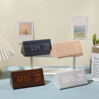 Квадратен дървен будилник с светещ дисплей, презареждаема батерия, безшумен ход, циферблат от закалено стъкло – настолен часовник в скандинавски стил
