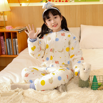 Pijamă pentru copii cu picioare separate, pentru toamnă-iarna, groasă și caldă; țesătură: 100% bumbac; umplutură: alt material.