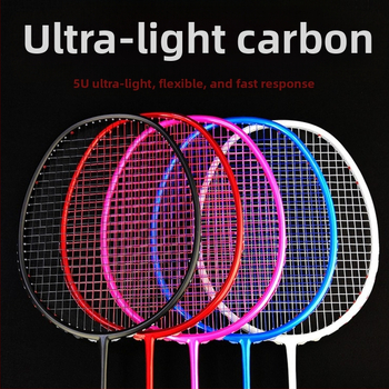 Rachetă de badminton cu cadru din fibră de carbon, greutate 75–79 g, prindere G5, tip lovitură dreaptă, rigiditate tijă moderată (Cadru din fibră de carbon; Greutate 75–79 g; Prindere: G5; Tip: lovitură dreaptă;Rigiditate tijă: moderată)