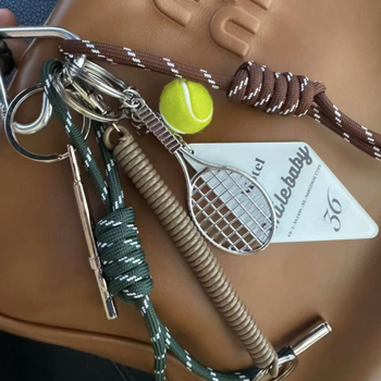 Pandant-lanier pentru geantă, stil vintage, cu motive inimă/picături de apă/clopoței; material plastic/rășină; finisaj semi-manual; iarnă 2024