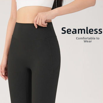 Sieviešu joga bikses ar augstu jostu, īss griezums, elpojošs neilona-spandeksa audums (80% neilona, 20% spandeksa).